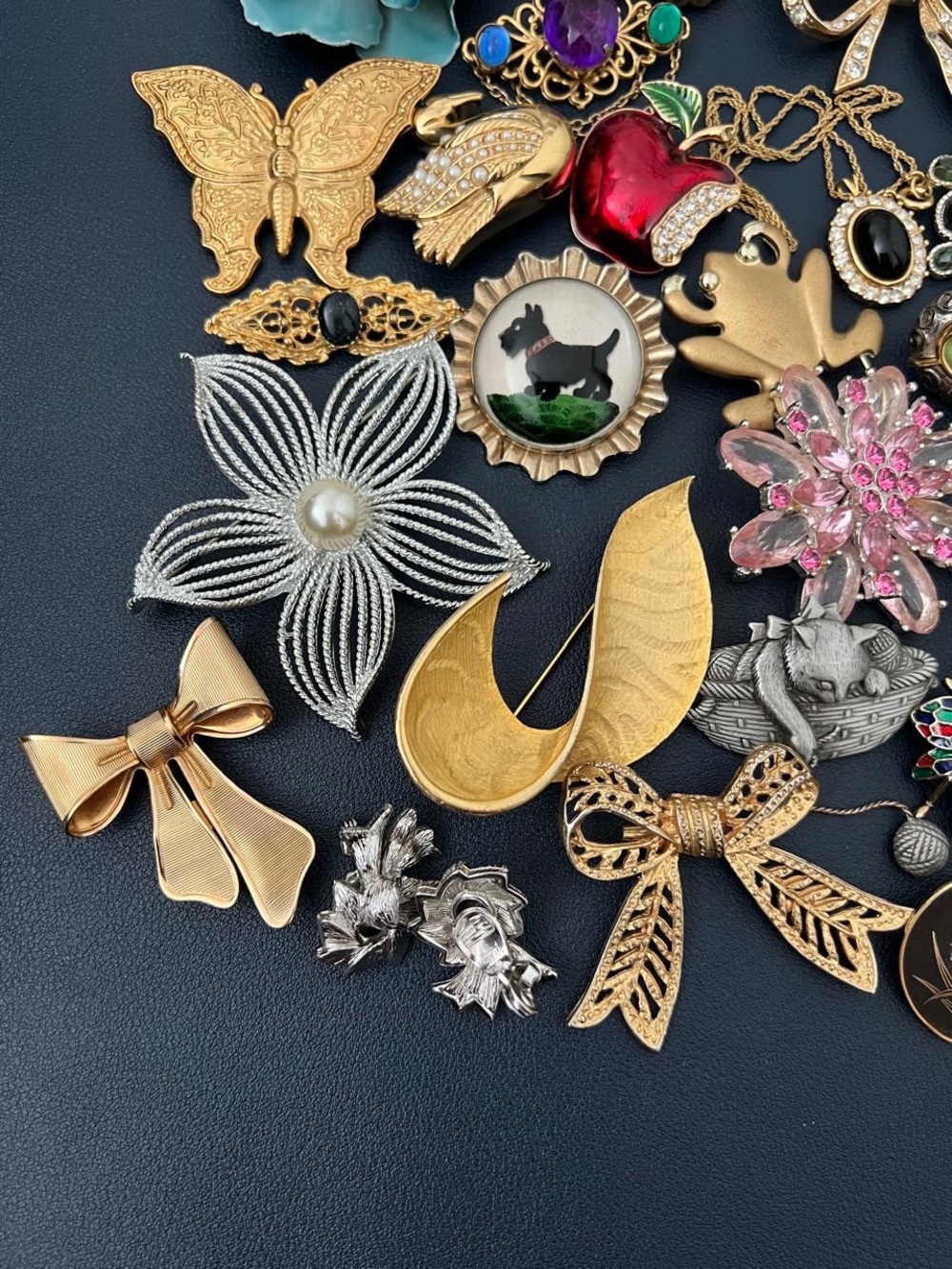 Vintage to Modern Brooches Earrings and Necklace Lot Bundle Set Some Signed - Picture 2 of 6